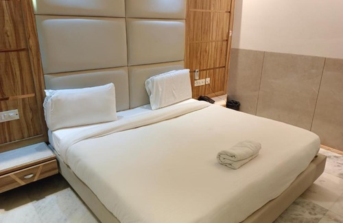 Sector D Hotel | Hotel Prithvi Inn - Near IGI Airport