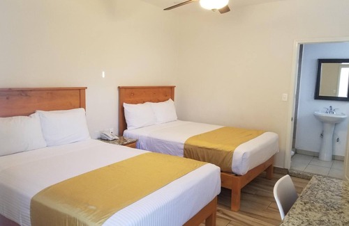 Avenida Revolucion Hotel | Hotel Quinta