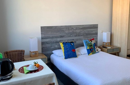Port-Saint-Louis-du-Rhone Hotel | Hotel Restaurant La Plage