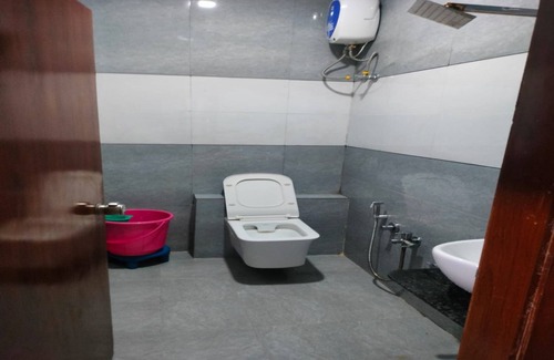 Vadodara Hotel | Hotel R R One