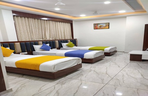 Vadodara Hotel | Hotel R R One