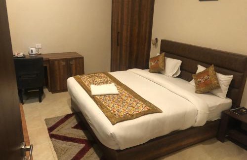 Varanasi Bed & Breakfast | Hotel Radiance Courtyard