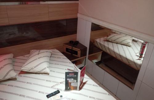 Zona Leste Bed & Breakfast | Hotel Rebeka