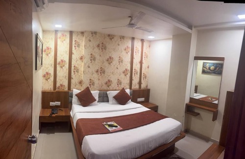 Vadodara Hotel | Hotel Red Rose