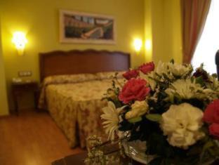 Centro - Sagrario Hotel | Hotel Reina Cristina