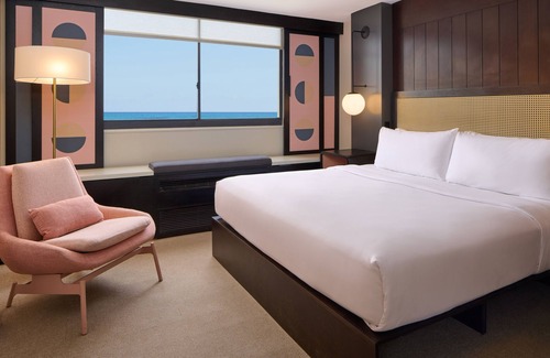 Waikiki Hotel | Hotel Renew