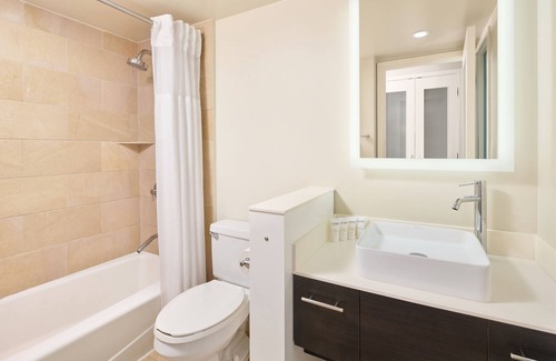 Waikiki Hotel | Hotel Renew