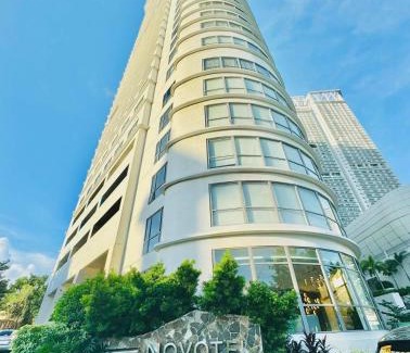 Makati Hotel | Hotel Residences at ACQUA Tower near Rockwell Makati