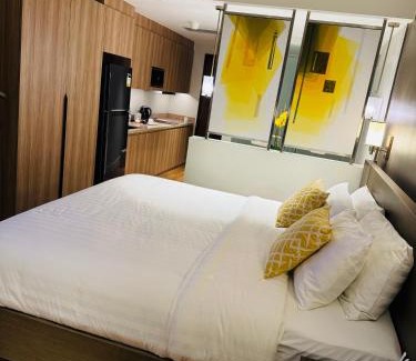 Makati Hotel | Hotel Residences at ACQUA Tower near Rockwell Makati