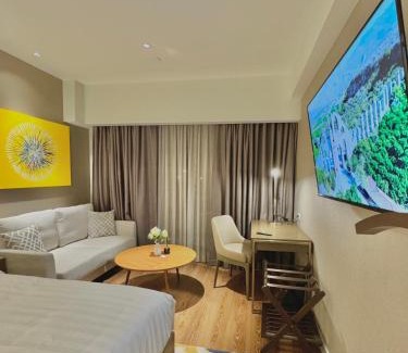 Makati Hotel | Hotel Residences at ACQUA Tower near Rockwell Makati