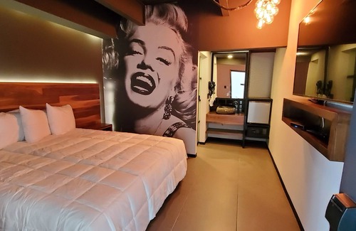 Avenida Revolucion Hotel | Hotel Rio Rita