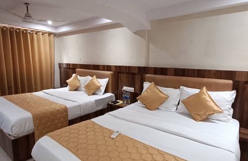 Girgaon Hotel | Hotel Rishi International