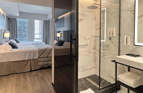 Downtown Toronto Hotel | Hotel Riu Plaza Toronto