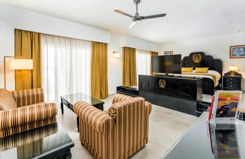 Flamingos Resort | Hotel Riu Vallarta - All Inclusive