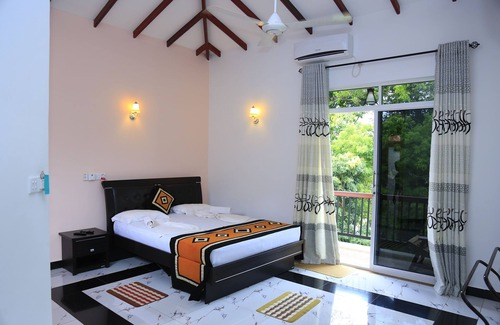 Debarawewa Hotel | Hotel River Front