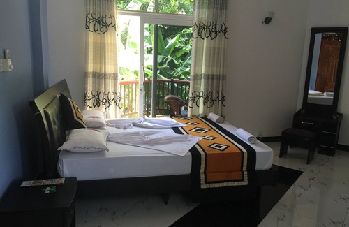 Debarawewa Hotel | Hotel River Front