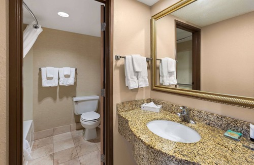 North Olmsted Hotel | Hotel RL Cleveland Airport West