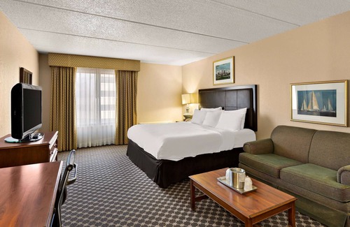 North Olmsted Hotel | Hotel RL Cleveland Airport West