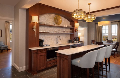 Roanoke Hotel | Hotel Roanoke & Conference Ctr, Curio Collection by Hilton