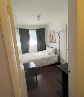 Coquitlam House | Hotel Room 2