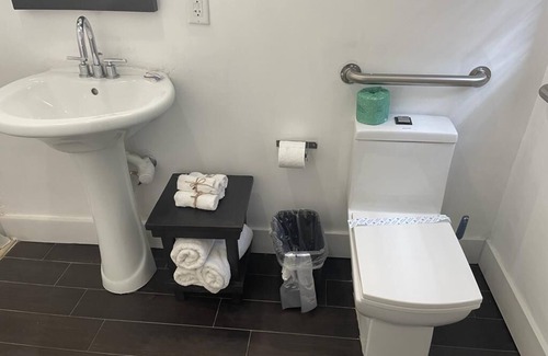 Northeast Miami Hotel | Hotel Room in Historic Buena Vista - 6Z