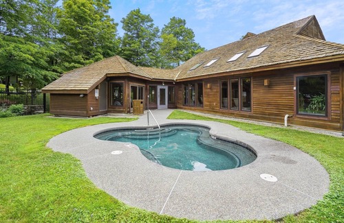 Central Vermont- Killington Condo | Hotel Room with access to pool and hot tub Highridge J5A
