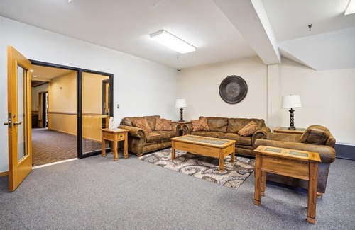 Central Vermont- Killington Condo | Hotel Room with access to pool and hot tub Highridge J5A