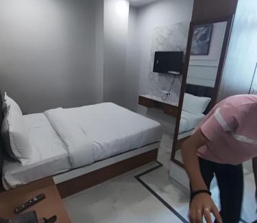Mansarovar House | Hotel Roshanee