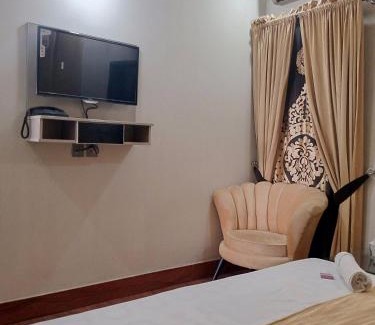 Lahore Hotel | Hotel Royal Galaxy