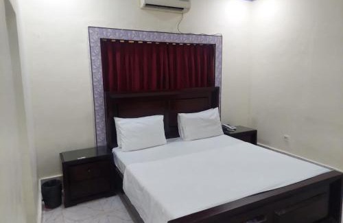 Shahrah-e-Faisal House | Hotel Royal Vista