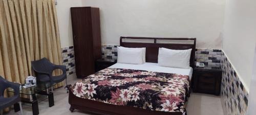 Shahrah-e-Faisal House | Hotel Royal Vista
