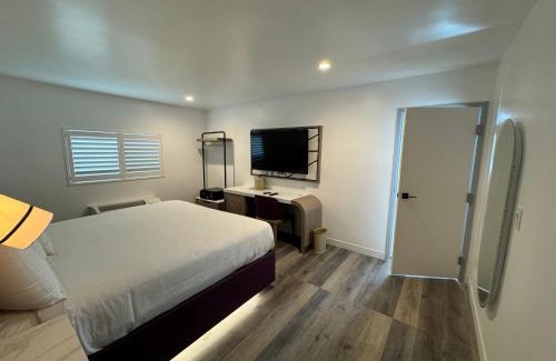 Hollywood Hotel | Hotel Rudra - Hollywood
