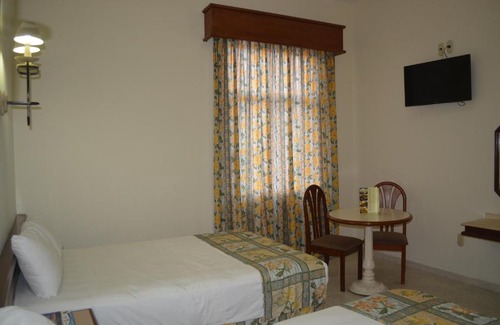 Faros Hotel | Hotel Ruiz Milán