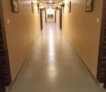 Gomti Nagar Hotel | Hotel S R