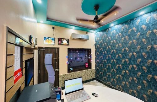 Mahmoorganj Hotel | HOTEL SAI PALACE P.G. HOUSE