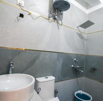 Almora Hotel | Hotel Samrat Inn