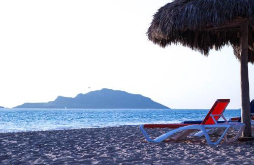 Mazatlan Hotel | Hotel Sands Arenas