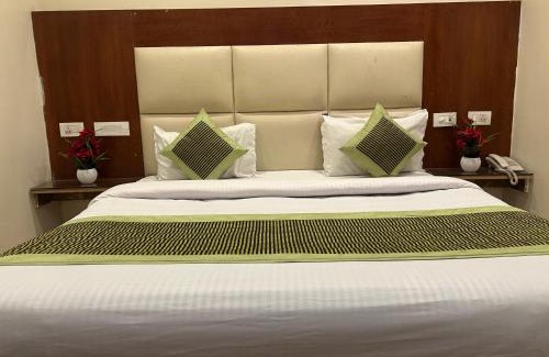 Old Delhi House | Hotel Sapphire Dlx 50 Meter From New Delhi Railway Station