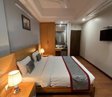 Gomti Nagar Hotel | Hotel Sarvin