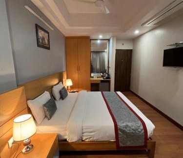 Gomti Nagar Hotel | Hotel Sarvin