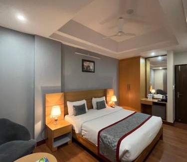 Gomti Nagar Hotel | Hotel Sarvin