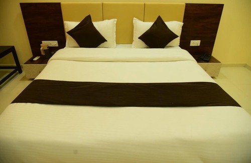 Abu Road Hotel | Hotel Savera Palace