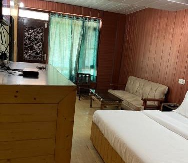 Kandaghat Hotel | Hotel Seerat Residency