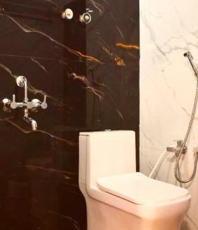 Mahmoorganj Hotel | Hotel shiva home