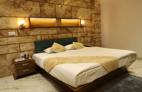Vrindavan Hotel | Hotel Shree Darshnam