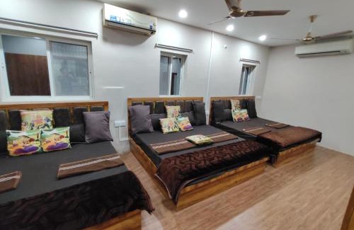 Ujjain House | Hotel Shree Kedarnath in front of railway station platform no 8