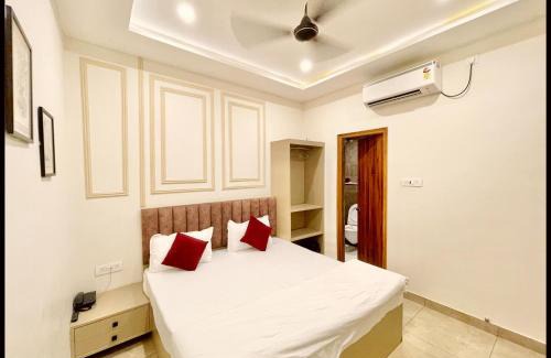 Varanasi Hotel | HOTEL SHREE ! MADHAV STAY PALACE Near Kashi Vishwanath Temple - Fully Air Conditioning - BEST HOTEL IN VARANASI