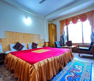 New Manali Hotel | Hotel Snow Mountain Mall Road