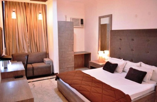 Greater Kailash Hotel | Hotel Solo Victoria