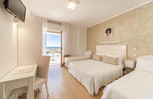 Fontanelle Hotel | Hotel Soraya - Spiaggia Sawasdee with Beach & Parking